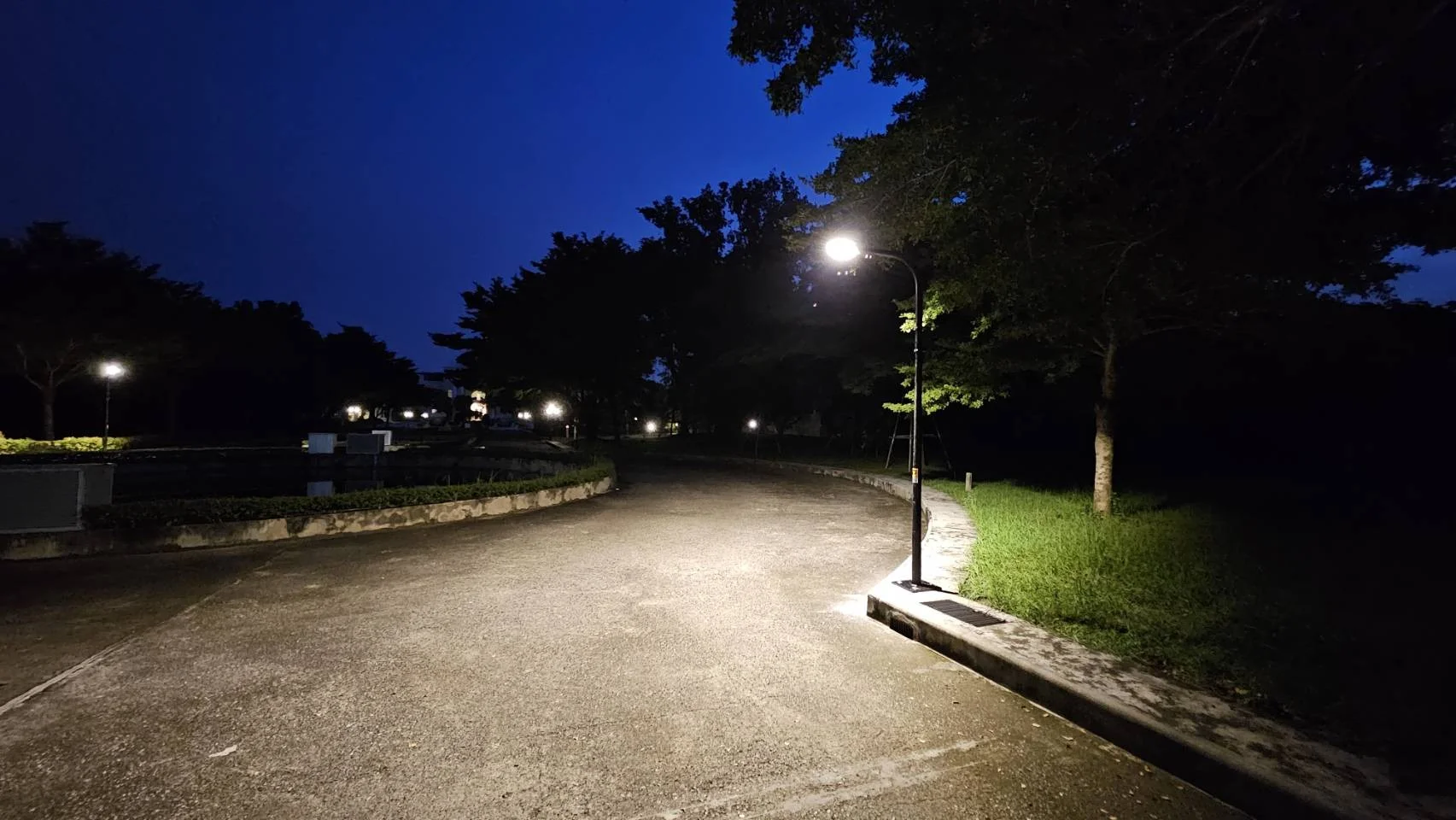 ผลงานการติดตั้งโคมไฟถนน LED 100W Filo ENRICH | Nine Lighting